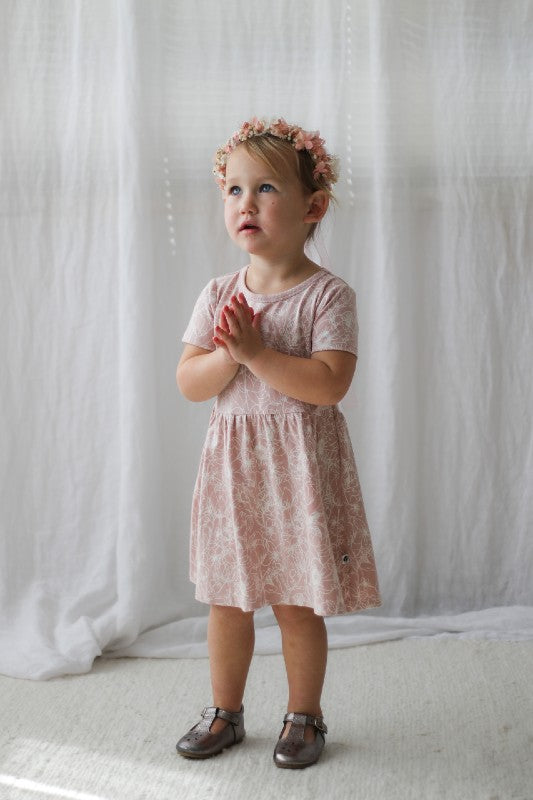 Our Cap Sleeve dress is everything you would hope for (and more) in an easy wear summer dress for your little Lady. Featuring the cap sleeve for extra sun coverage and cuteness, its made from our organic cotton (95%) and elastane (5%) so its nice and cool with a little bit of stretch. Our new Botanichaos design is chaotic yet subtle in white on this dress with the dusty rose fabric base. Available in size 1 right up to size 6.