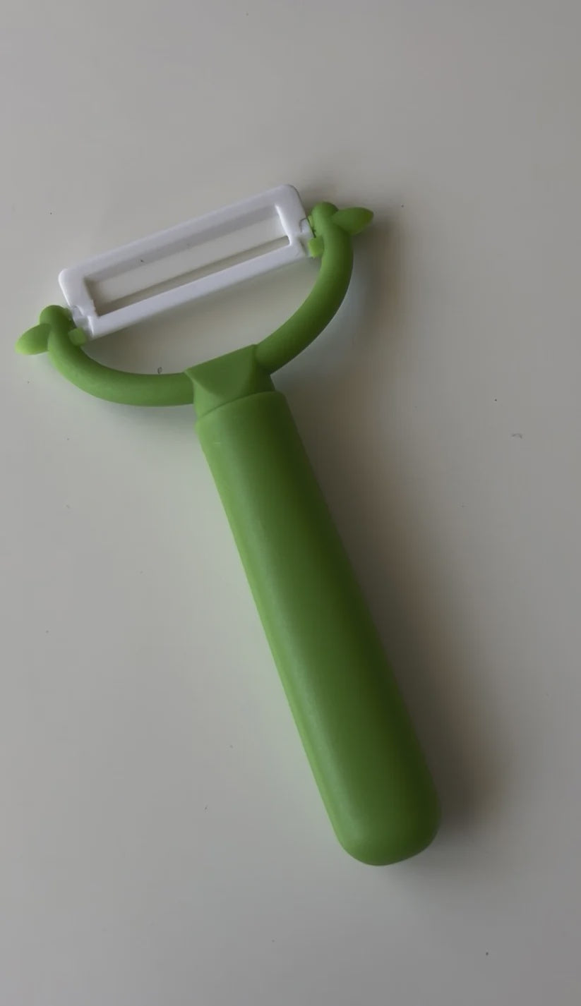 Kids Safety Peeler - Green