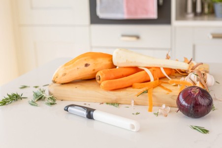 Classic Euro Peeler Porcelain White