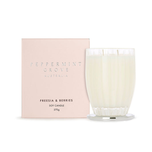 Soy Candle 370g - Freesia & Berries